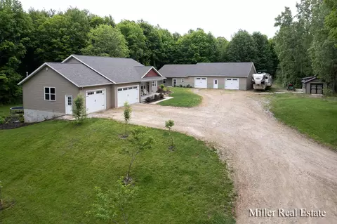 480 Meadow Run Dr, Hastings, MI 49058