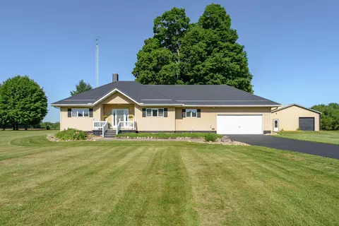 45010 70th St, Hartford, MI 49057