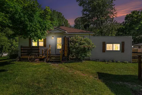 2764 Territorial Rd, Benton Harbor, MI 49022