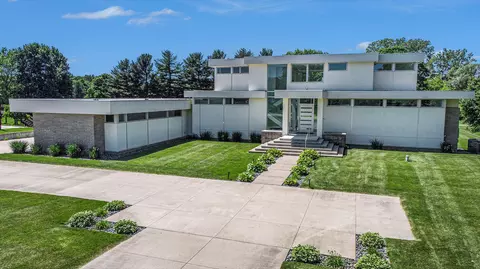 1735 Fairview Ct, Saline, MI 48176
