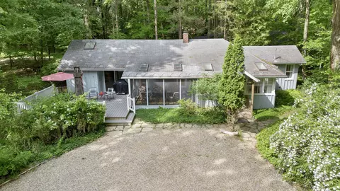 7485 Linwood Dr, Harbert, MI 49115