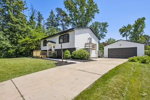 3342 Devon Dr NE, Grand Rapids, MI 49546 photo 3