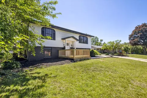 3342 Devon Dr NE, Grand Rapids, MI 49546 photo 2