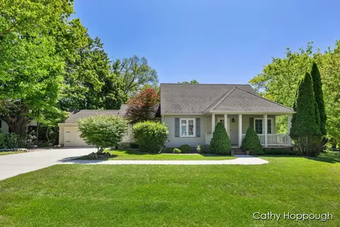 820 Bon Air Rd, Lansing, MI 48917