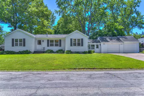 739 Royal Dr, Jackson, MI 49202