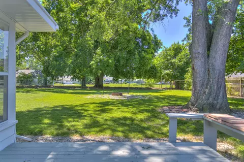 739 Royal Dr, Jackson, MI 49202 photo 4