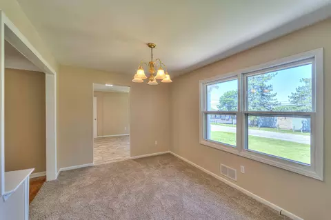 739 Royal Dr, Jackson, MI 49202 photo 6