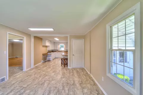 739 Royal Dr, Jackson, MI 49202 photo 12