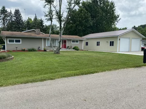 6846 Western Ave, Fremont, MI 49412