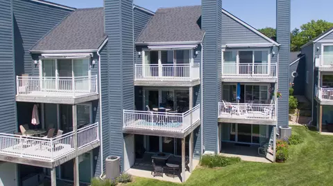 215 N Shore Dr #10, South Haven, MI 49090