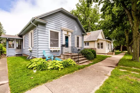 913 Wolcott Ave, St. Joseph, MI 49085