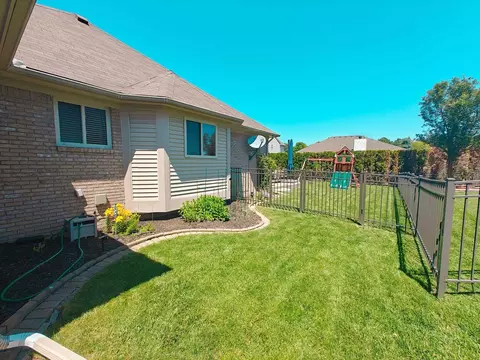 48522 Pin Oak Dr, Macomb, MI 48044 photo 8