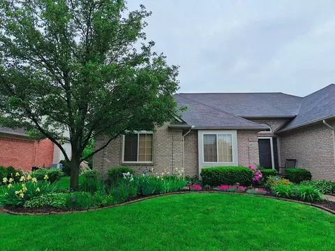 48522 Pin Oak Dr, Macomb, MI 48044 photo 3