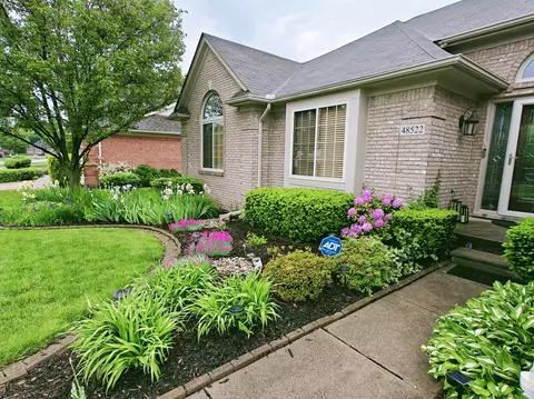 48522 Pin Oak Dr, Macomb, MI 48044 photo 2