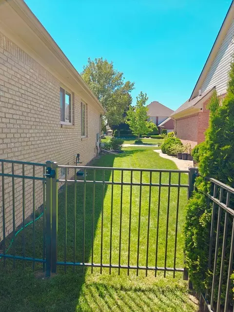 48522 Pin Oak Dr, Macomb, MI 48044 photo 9