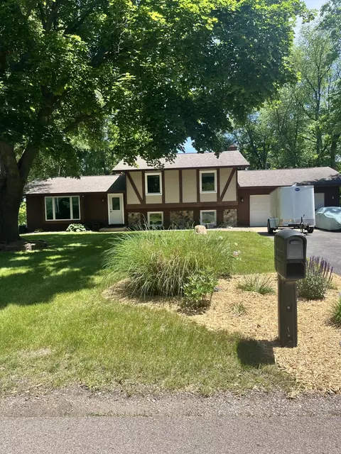 8226 Lake Vista Dr, Richland, MI 49083