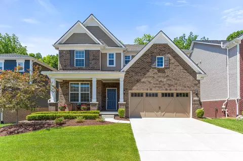 21271 Calabrese Dr, South Lyon, MI 48178