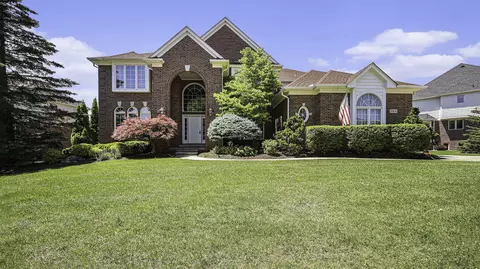 780 Panorama Dr, Rochester Hills, MI 48306