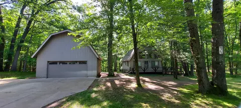 9966 Rising Star Ln, Canadian Lakes, MI 49346