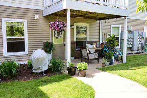 6026 E Fieldstone Hills Dr, Caledonia, MI 49316