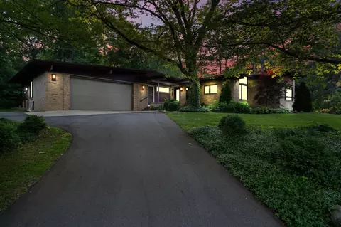 614 Riverview Dr, Ann Arbor, MI 48104