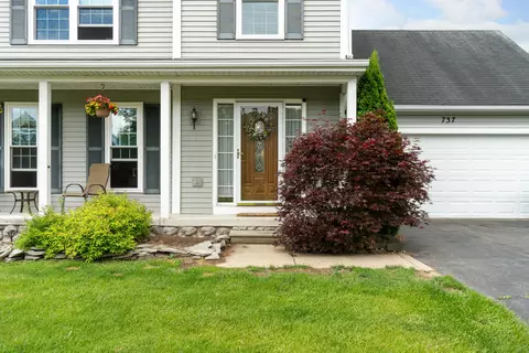 737 Dewars St, Howell, MI 48843 photo 3