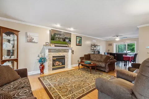 737 Dewars St, Howell, MI 48843 photo 8
