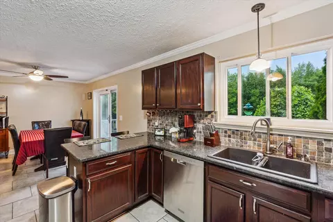 737 Dewars St, Howell, MI 48843 photo 13