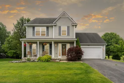 737 Dewars St, Howell, MI 48843