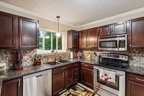 737 Dewars St, Howell, MI 48843 photo 12