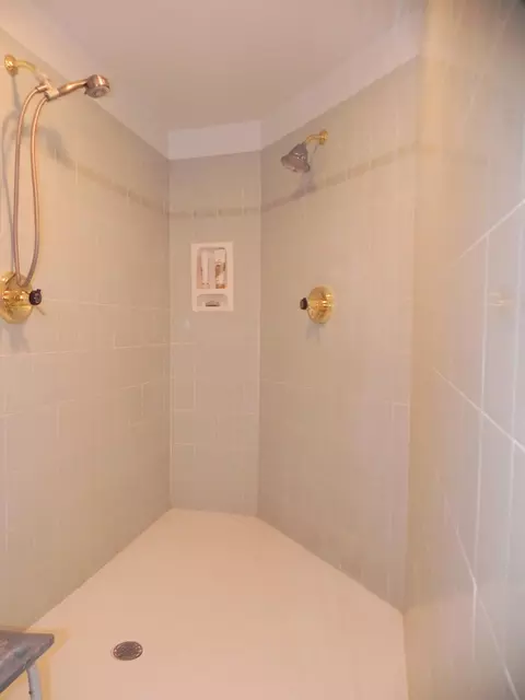 Bath - 19882 Roys Rd, Constantine, MI 49042 photo 6 of 11
