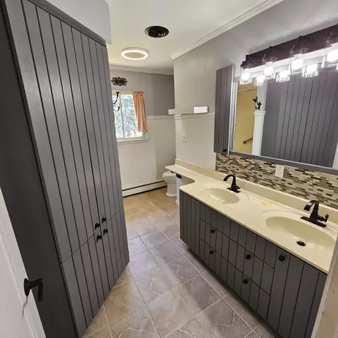 Bath - 3670 Sargent Rd, Jackson, MI 49201 photo 1 of 4