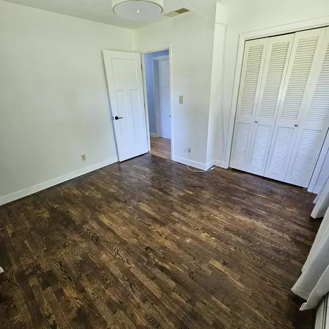 Bedroom - 3670 Sargent Rd, Jackson, MI 49201 photo 6 of 9