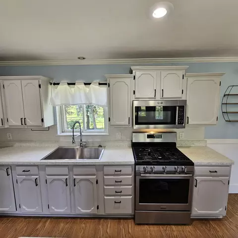 Kitchen - 3670 Sargent Rd, Jackson, MI 49201 photo 1 of 4