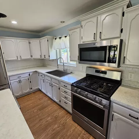 Kitchen - 3670 Sargent Rd, Jackson, MI 49201 photo 4 of 4