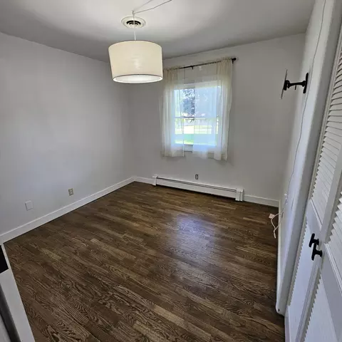 Bedroom - 3670 Sargent Rd, Jackson, MI 49201 photo 7 of 9