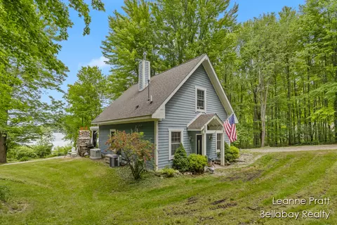 4854 Head Lake Rd, Hastings, MI 49058