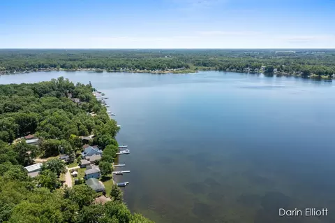 2325 Lakeside Dr, Fenwick, MI 48834