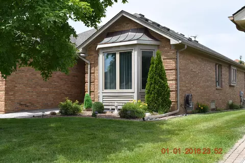 15871 Bridal Path Ct, Clinton Twp, MI 48035
