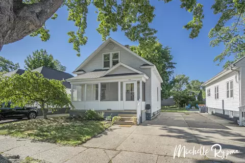 312 W 18th St, Holland, MI 49423