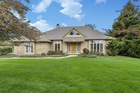 5696 Spring Hill Dr, Ann Arbor, MI 48105