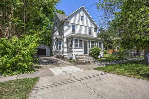 911 Alexander St SE, Grand Rapids, MI 49507