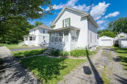 823 Eaton St, Jackson, MI 49202