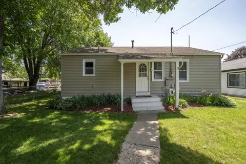 12799 Valley Dr, Wayland, MI 49348