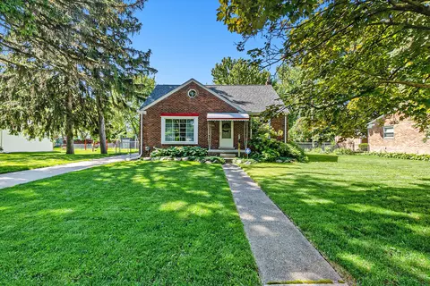 16644 Erin St, Fraser, MI 48026