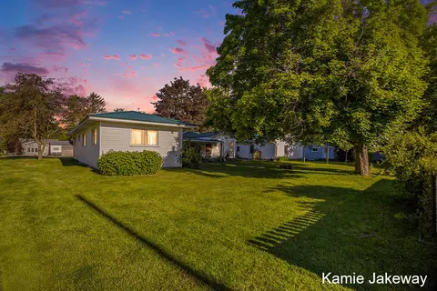 1030 S Pearl St, Belding, MI 48809 photo 34