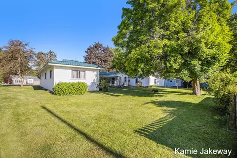 1030 S Pearl St, Belding, MI 48809 photo 6