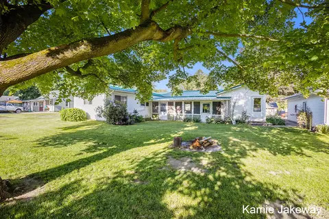 1030 S Pearl St, Belding, MI 48809 photo 9