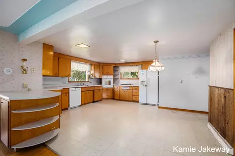 1030 S Pearl St, Belding, MI 48809 photo 12