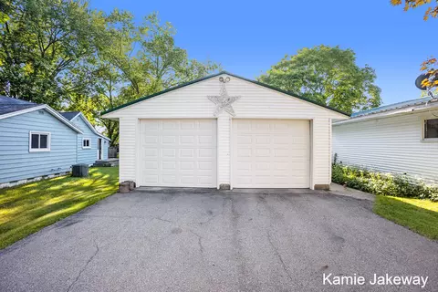 1030 S Pearl St, Belding, MI 48809 photo 4
